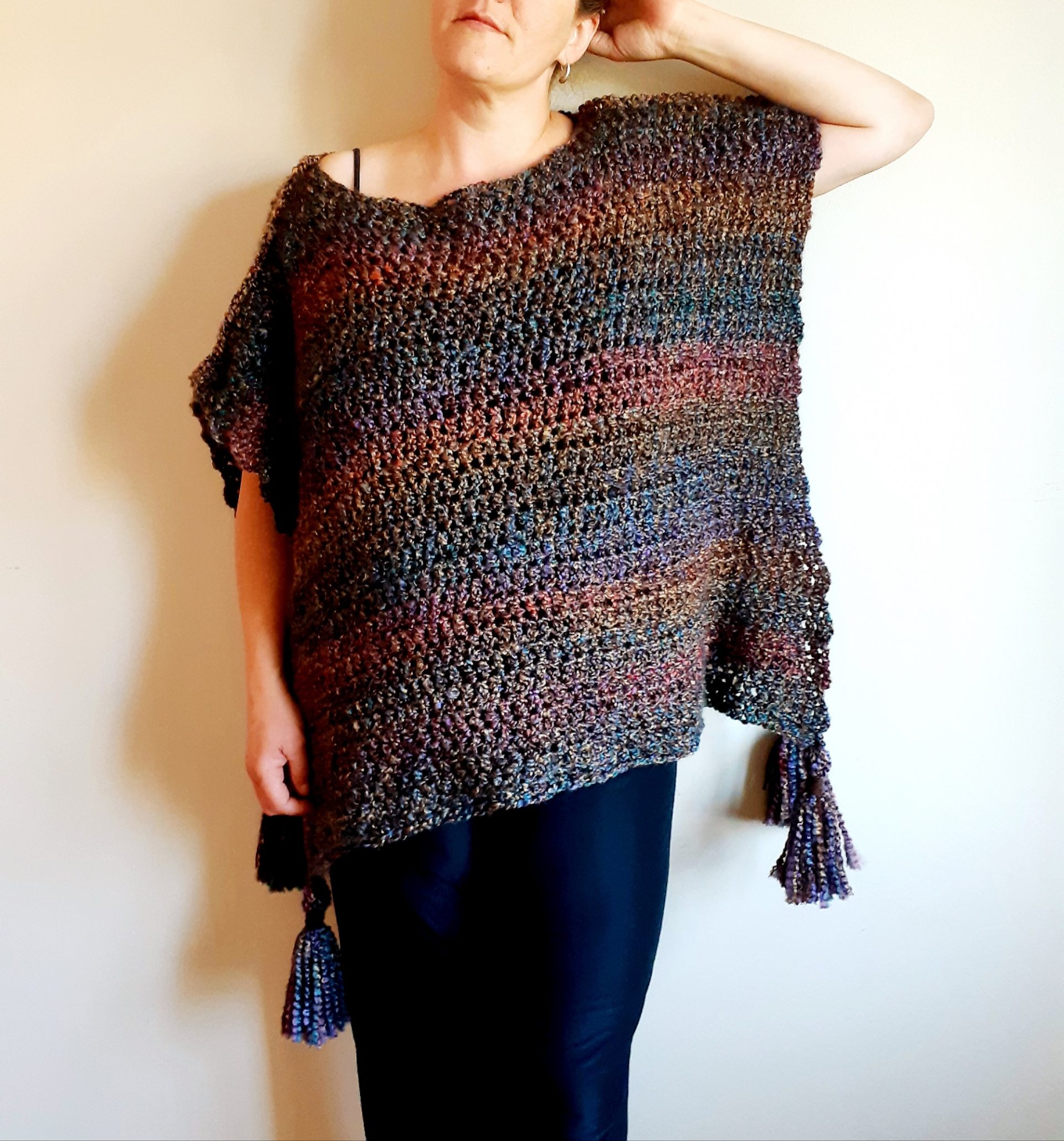 BEGINNER CROCHET PONCHO - Free Pattern ⋆ lulostitchco.com