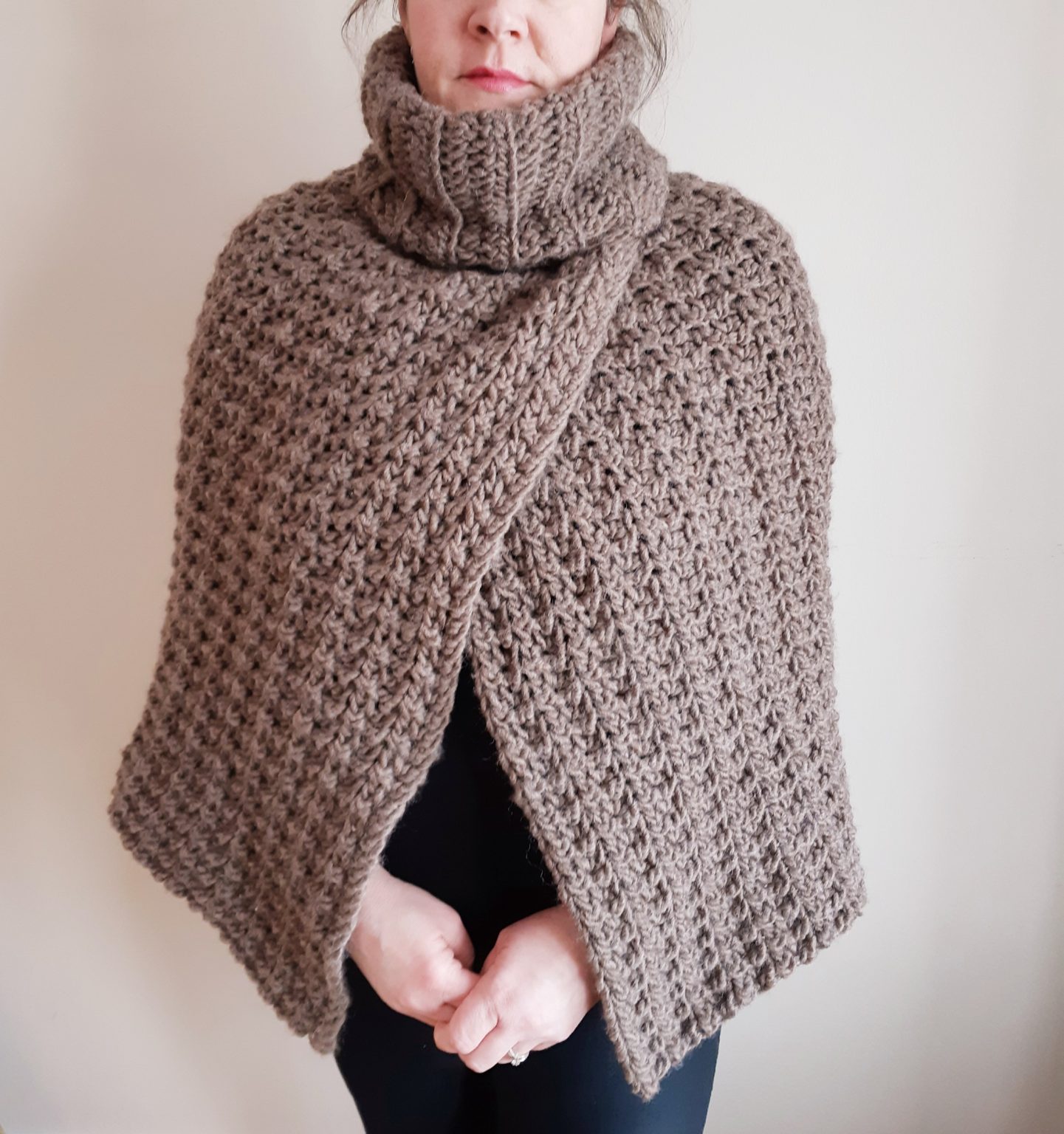 CROCHET PONCHO w/ Turtleneck - Free Pattern ⋆ lulostitchco.com