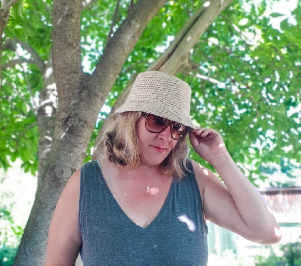 EASY CROCHET BUCKET HAT - Free Pattern ⋆ lulostitchco.com